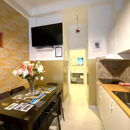 Sint-jans Appartments 아파트 *